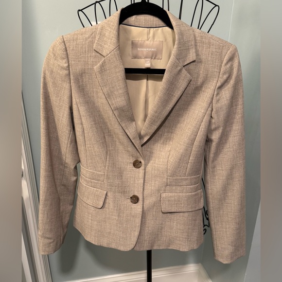 Banana Republic Jackets & Blazers - Banana Republic Blazer Light Khaki 0 0P Petite Women’s Washable